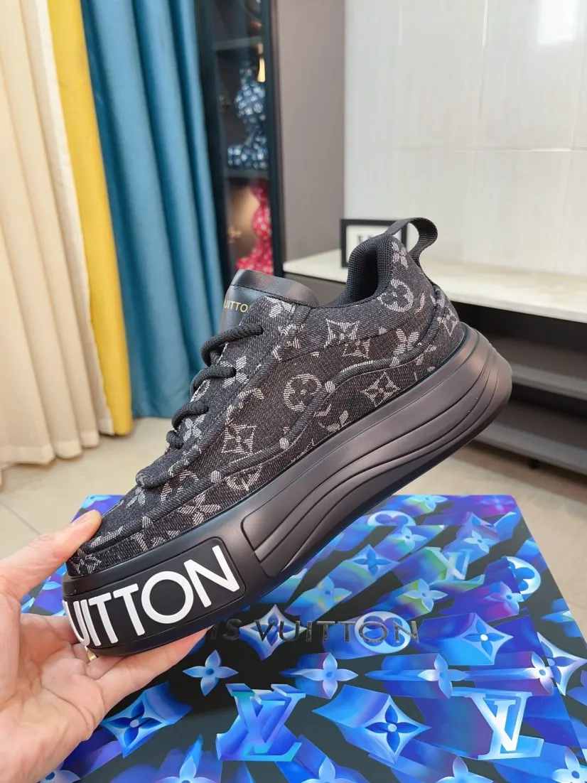 Men's men's shoes 💰560🌸🌸 LV style is novel and fashionable, the upper is made of imported cowhide + LV special materials! Super trendy design! It’s eye-catching! The leather is soft, delicate, shiny and translucent, showing the ultimate in pure handcraftsmanship, and the mesh is soft, comfortable and breathable! Size: 39-44 (38 45 customized)